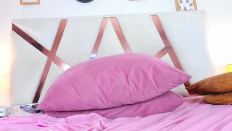 Snapshot of dulceaurora_ chatting on 02.06.25 DULCE AURORA online show from 02.06.25