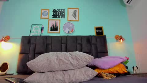 Snapshot of dulceaurora_ chatting on 02.20.25 DULCE AURORA online show from 02.20.25