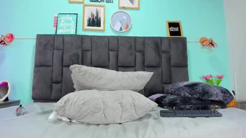 Snapshot of dulceaurora_ chatting on 03.04.25 DULCE AURORA online show from 03.04.25