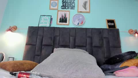 Snapshot of dulceaurora_ chatting on 03.10.25 DULCE AURORA online show from 03.10.25