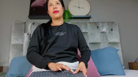 Snapshot of dulceaurora_ chatting on 10.29.25 DULCE AURORA online show from 10.29.25