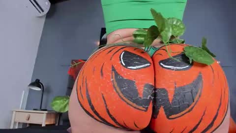 Snapshot of dulceaurora_ chatting on 10.31.25 DULCE AURORA online show from 10.31.25