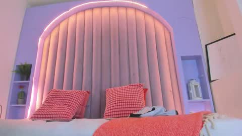 Snapshot of dulceaurora_ chatting on 11.26.25 DULCE AURORA online show from 11.26.25