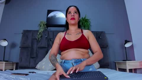 Snapshot of dulceaurora_ chatting on 12.15.25 DULCE AURORA online show from 12.15.25