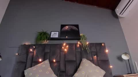 DULCE AURORA online show from 02.06.26