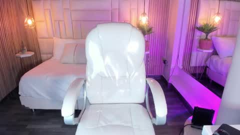 Dulce  online show from 09.30.25