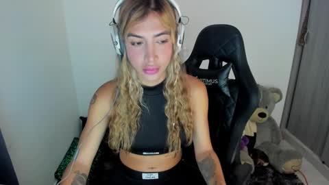 Snapshot of dulcekim_dj chatting on 02.07.25 dulcekim_dj online show from 02.07.25