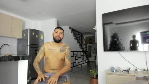 Jlozada05 online show from 12.20.24