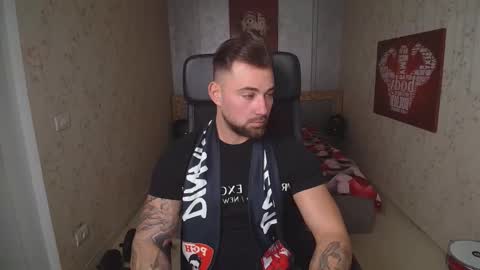 Snapshot of duncanstones chatting on 12.22.24 DuncanStone online show from 12.22.24