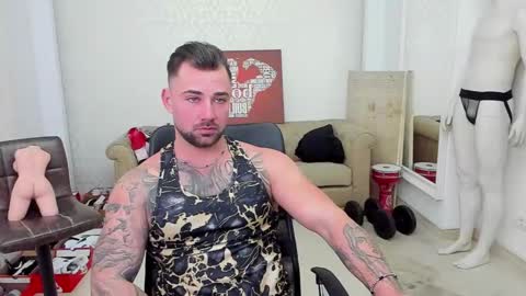 Snapshot of duncanstones chatting on 01.11.25 DuncanStone online show from 01.11.25