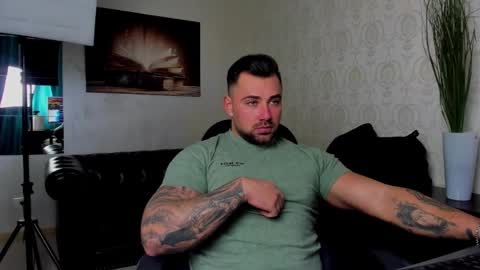 Snapshot of duncanstones chatting on 02.10.25 DuncanStone online show from 02.10.25