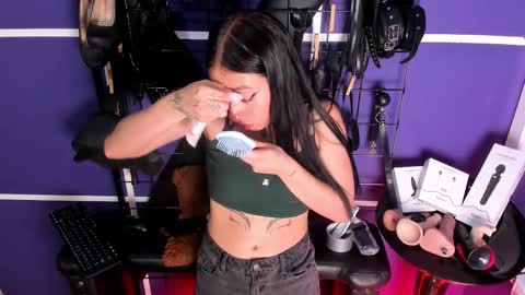 Snapshot of dunnadan_bms chatting on 12.20.25 dunnadan_bms online show from 12.20.25