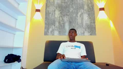 Snapshot of dustin_tayson chatting on 12.16.25 DUSTIN online show from 12.16.25