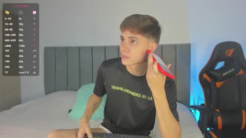 Snapshot of dustinlevine chatting on 12.02.25 Dustin Levy online show from 12.02.25