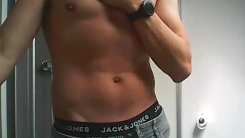 Snapshot of dutchtommy28 chatting on 04.27.26 Tommy online show from 04.27.26