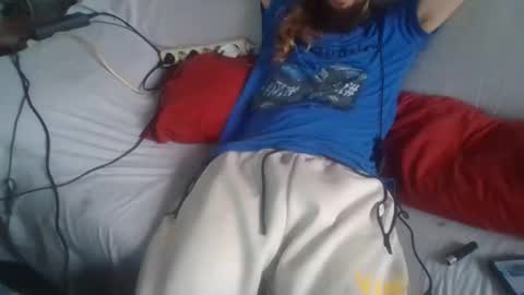 Snapshot of dv3nd3 chatting on 09.30.25 dv3nd3 online show from 09.30.25