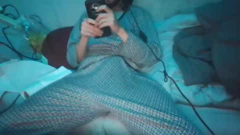 Snapshot of dv3nd3 chatting on 12.01.25 dv3nd3 online show from 12.01.25