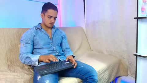 dwayne_esteven10 online show from 06.07.26
