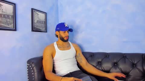 Snapshot of dwaynehoff chatting on 11.10.25 DWAYNIE online show from 11.10.25