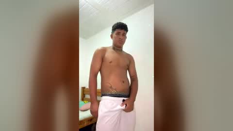 Snapshot of dylan_hot05 chatting on 06.17.26 dylan_hot05 online show from 06.17.26