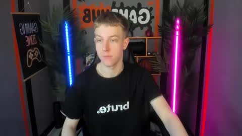 Snapshot of dylan_norton chatting on 05.18.26 Dylan online show from 05.18.26