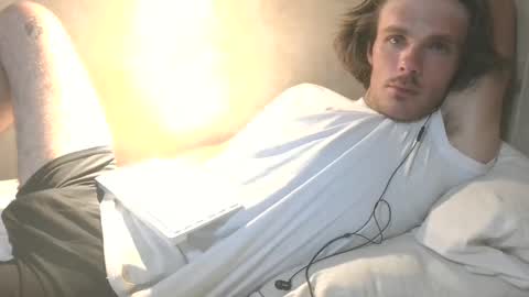 Snapshot of dylp400 chatting on 09.25.25 dylp400 online show from 09.25.25