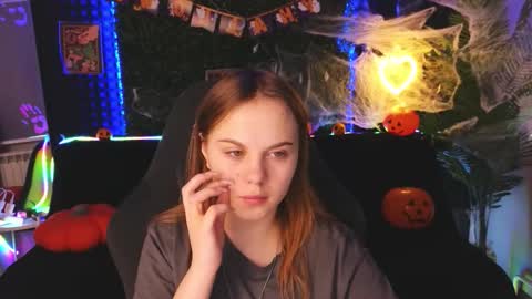 Snapshot of dyna_bae chatting on 10.30.25 Dyna online show from 10.30.25