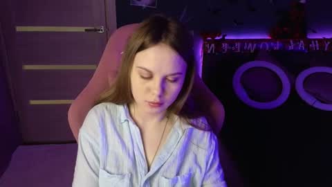 Snapshot of dyna_bae chatting on 10.31.25 Dyna online show from 10.31.25