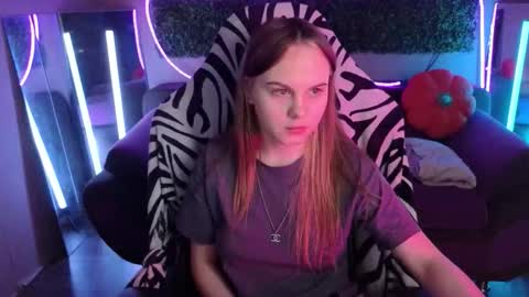 Snapshot of dyna_bae chatting on 11.12.25 Dyna online show from 11.12.25