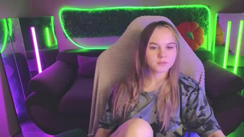 Snapshot of dyna_bae chatting on 11.26.25 Dyna online show from 11.26.25