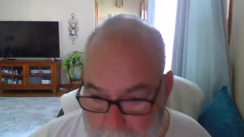 Snapshot of earl52 chatting on 05.04.26 earl52 online show from 05.04.26