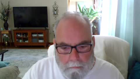 Snapshot of earl52 chatting on 06.19.26 earl52 online show from 06.19.26