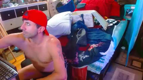 Snapshot of eastbayboy57 chatting on 12.17.25 eastbayboy57 online show from 12.17.25