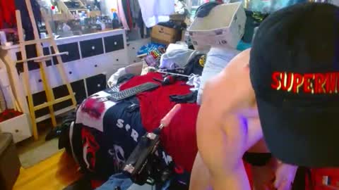 Snapshot of eastbayboy57 chatting on 12.19.25 eastbayboy57 online show from 12.19.25