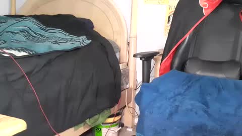 Snapshot of easybreezy20 chatting on 12.15.24 TWITTER INSTAGRAM easybreezy20 ONLINE 1230 AM TO 7AM online show from 12.15.24