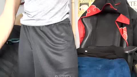 Snapshot of easybreezy20 chatting on 12.31.24 TWITTER INSTAGRAM easybreezy20 ONLINE 1230 AM TO 7AM online show from 12.31.24