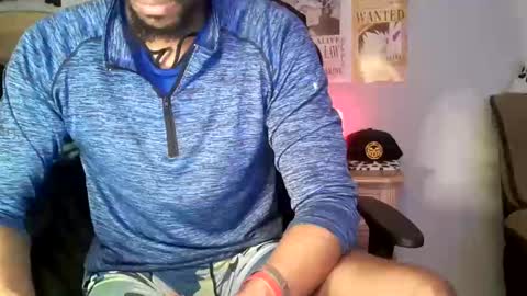 Snapshot of easybreezy20 chatting on 10.12.25 TWITTER INSTAGRAM easybreezy20 ONLINE 1230 AM TO 7AM online show from 10.12.25