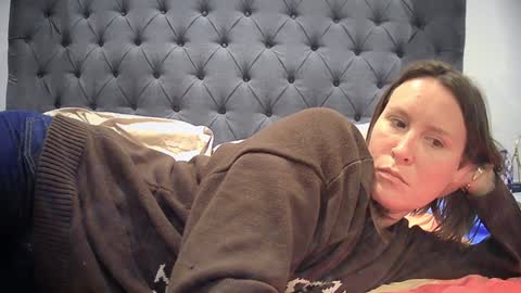 Nadia Ferreira  online show from 02.22.26