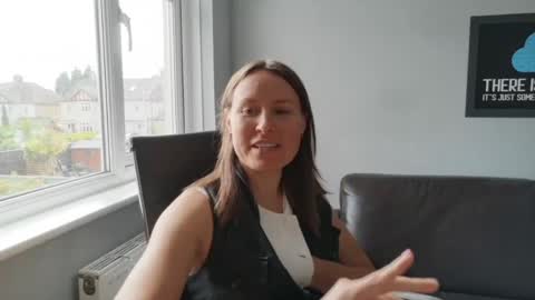 Nadia Ferreira  online show from 06.05.26