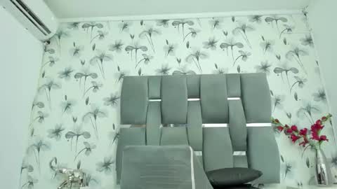 Snapshot of ebanolily chatting on 02.18.26 ebanolily online show from 02.18.26