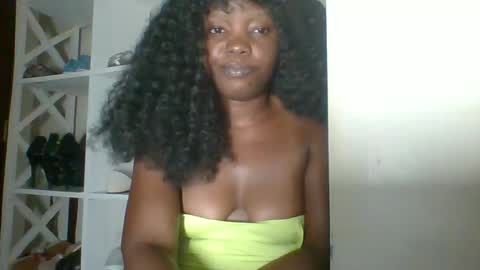 Snapshot of ebony_malkia chatting on 12.14.25 Malikia online show from 12.14.25