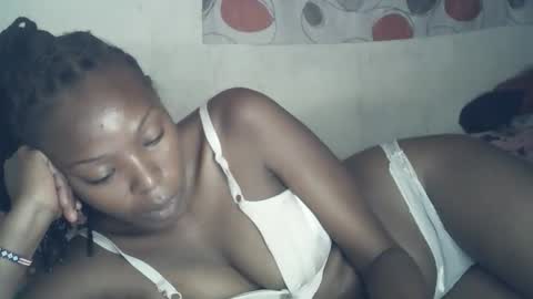 ebony_phoenix12 online show from 11.12.25