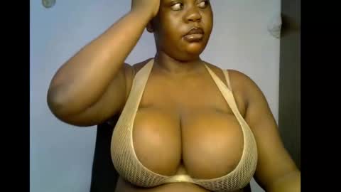 Snapshot of ebony_plumx12 chatting on 12.17.25 Prisy online show from 12.17.25