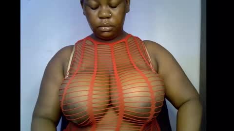 Snapshot of ebony_plumx12 chatting on 12.18.25 Prisy online show from 12.18.25