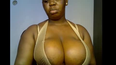 Snapshot of ebony_plumx12 chatting on 12.20.25 Prisy online show from 12.20.25