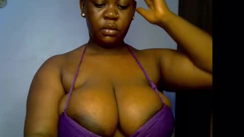 Snapshot of ebony_plumx12 chatting on 12.22.25 Prisy online show from 12.22.25