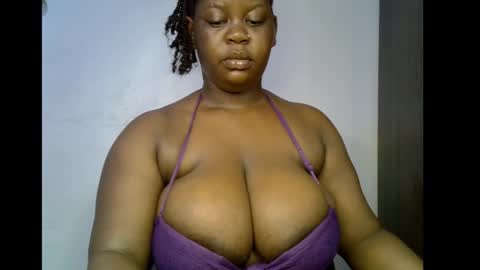 Snapshot of ebony_plumx12 chatting on 12.23.25 Prisy online show from 12.23.25