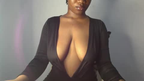 Snapshot of ebony_pussy98 chatting on 12.15.24 delilah online show from 12.15.24