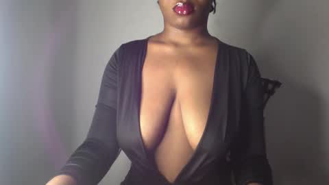 Snapshot of ebony_pussy98 chatting on 12.20.24 delilah online show from 12.20.24