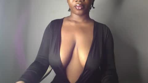 Snapshot of ebony_pussy98 chatting on 02.09.25 delilah online show from 02.09.25